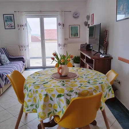 Ljudmila Appartamento Vodice